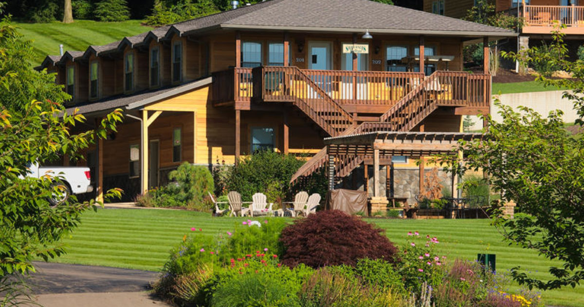 Sojourner S Lodge Log Cabin Suites Ohio S Amish Country