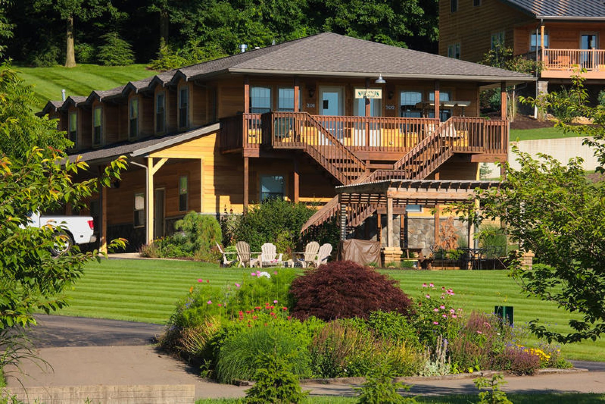 Sojourner's Lodge & Log Cabin Suites Ohio's Amish Country
